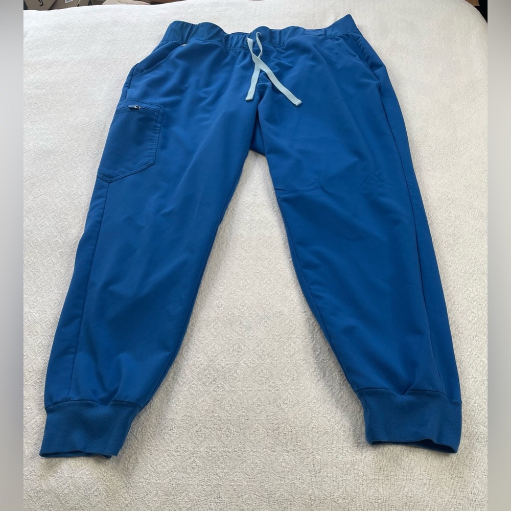 Figs Vibrant Blue Jogger Scrubs ~ Size XXL
Medical Staff‎ ~ Healthcare